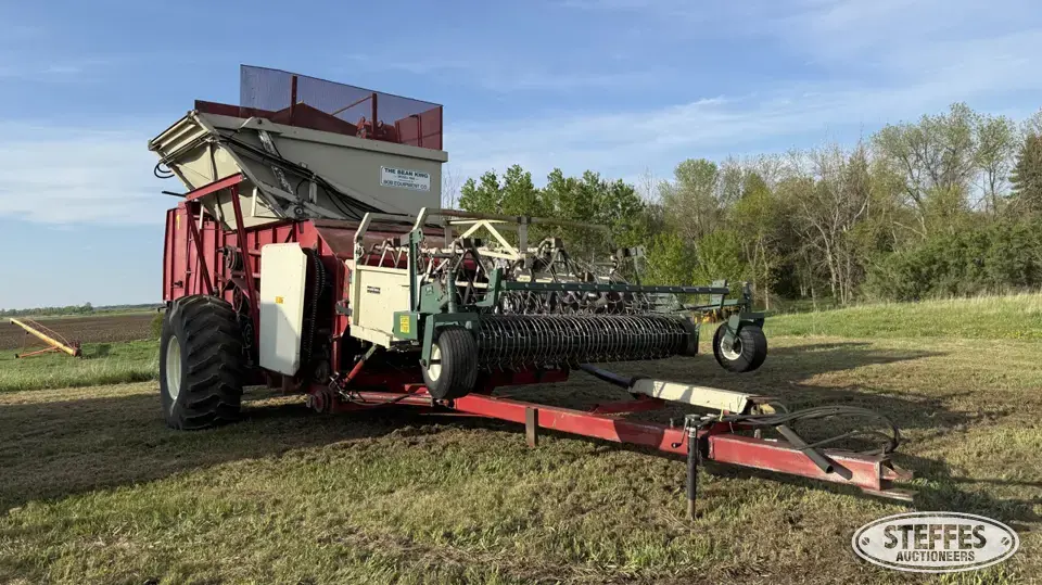 1992 Bob Equipment Bean King Model 666 Edible Bean Combine