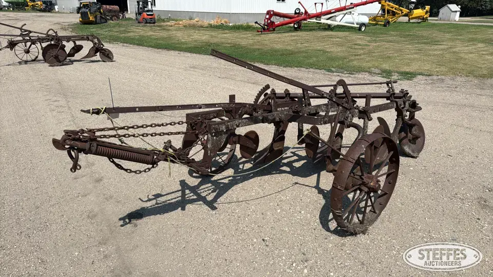 John Deere plow Collectible Machinery-Other