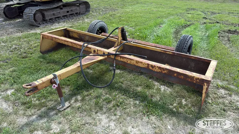 Pull-type box blade