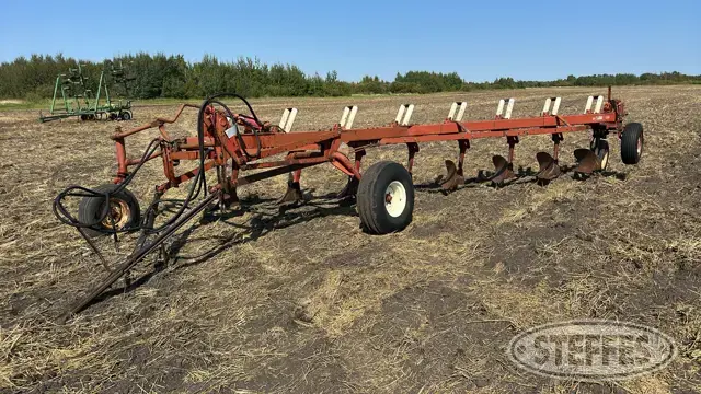 International 700