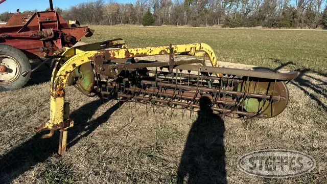 John Deere 640