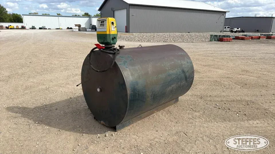 Approx. 500 gal. horizontal fuel tank
