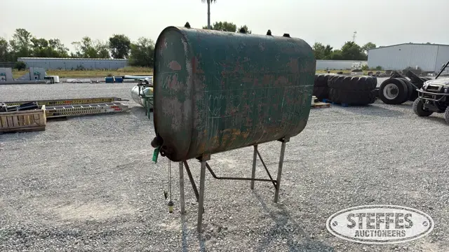 Approx. 250 gal. tank