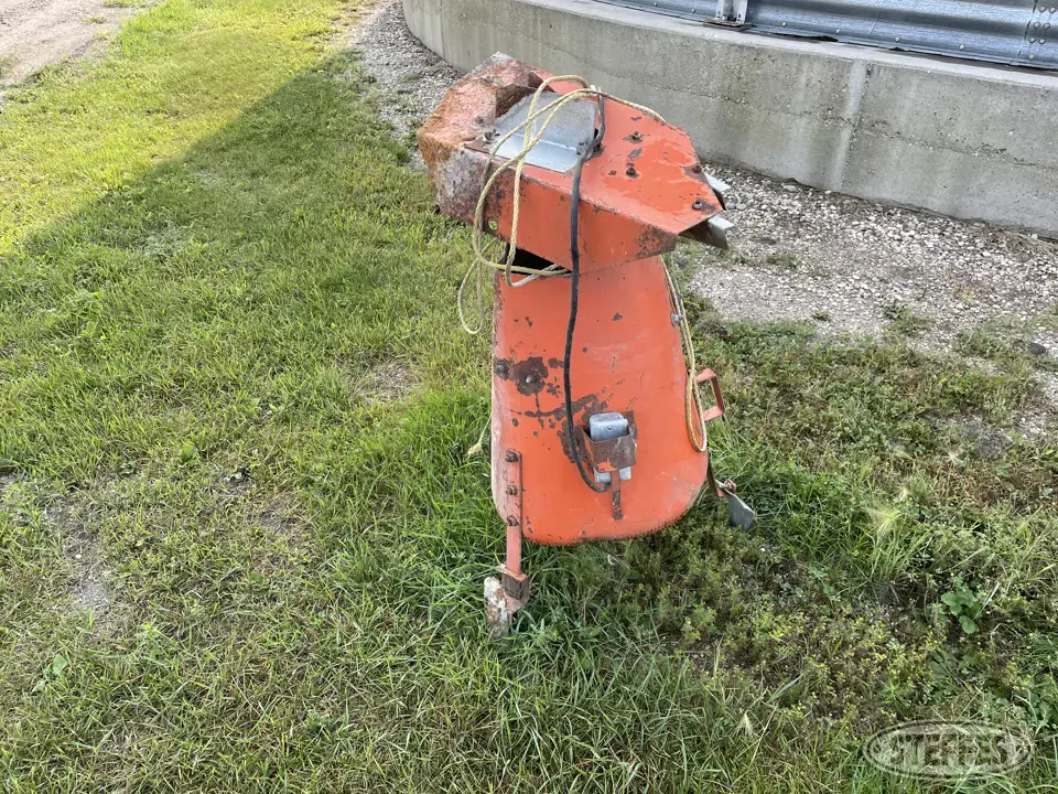 Grain spreader Bin Accessory