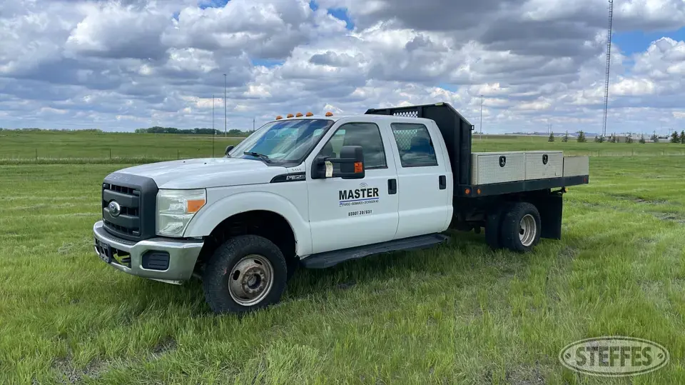 2011 Ford Super Duty F-350 XL Flatbed Truck