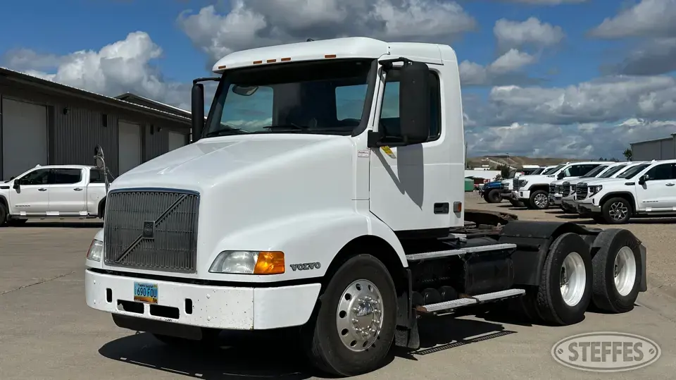 2000 Volvo VN Conventional Truck without Sleeper