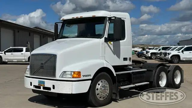 2000 Volvo VN