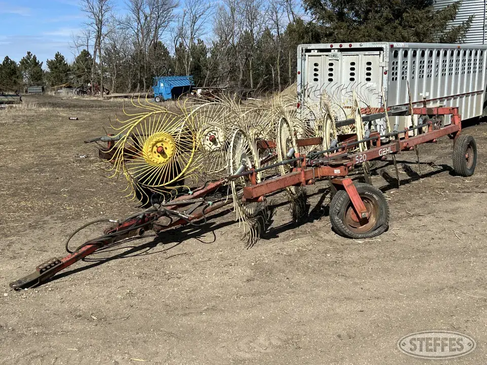 Gehl 520 Rake