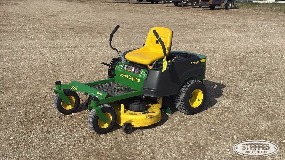 2009 John Deere Z225 Zero Turn Mower