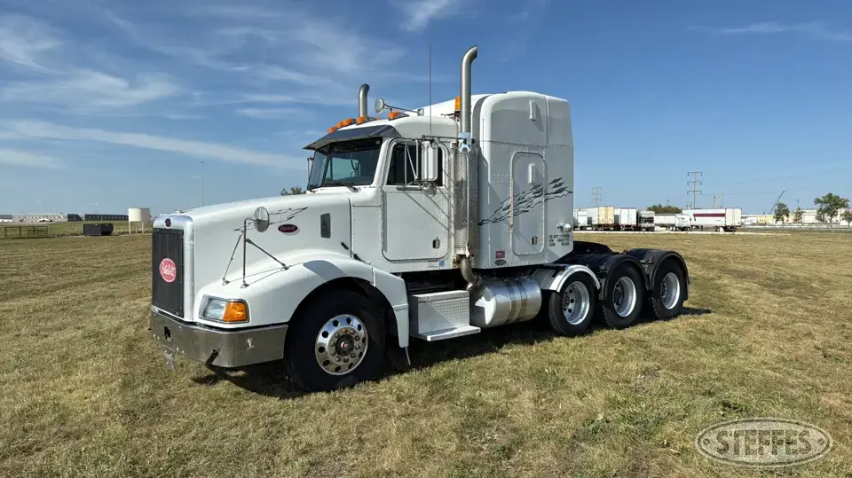 2004 Peterbilt 385 Conventional Truck with Sleeper