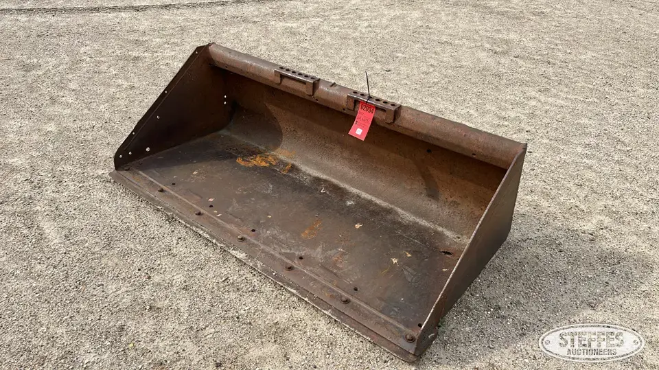 Skid steer bucket