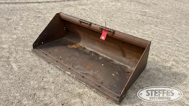 Skid steer bucket