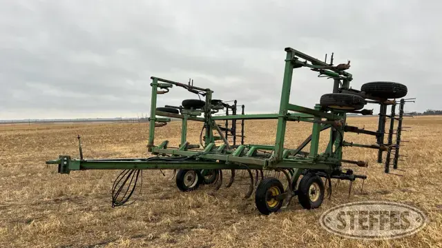 John Deere 1610