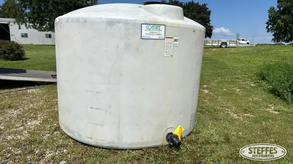 1,500 gal. poly tank