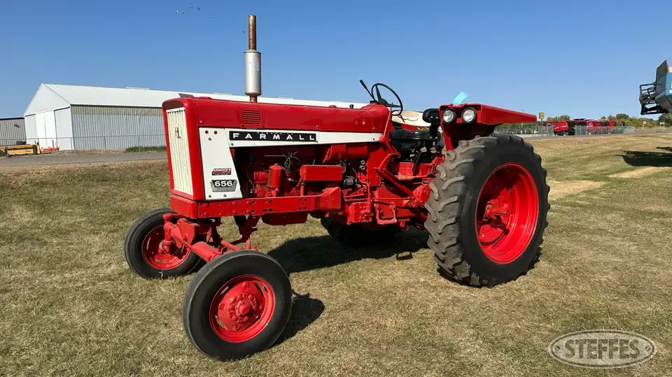 1967 Farmall 656 2WD Tractor