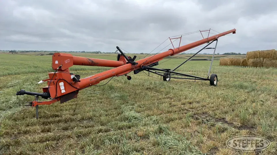 Brandt 1060 Swing Hopper Auger