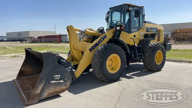 2018 Komatsu WA320-8