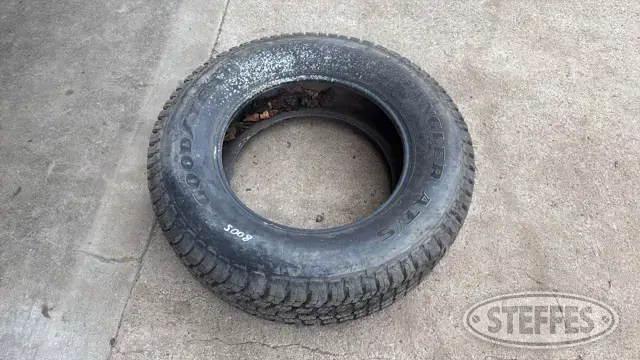 (1) Goodyear Wrangler AT/S LT275/65R18 tire