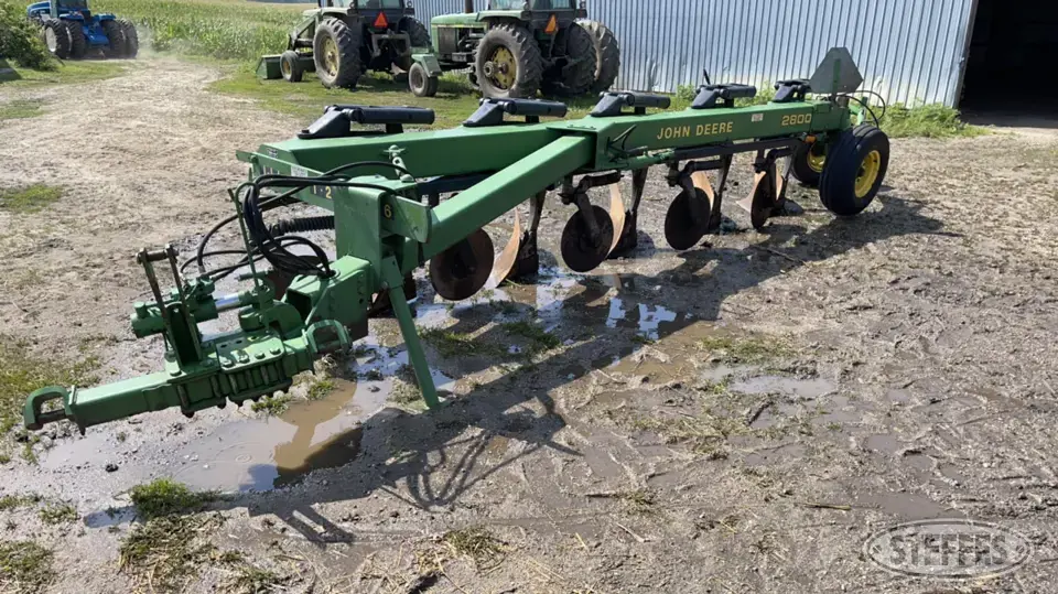 John Deere 2800 Plow