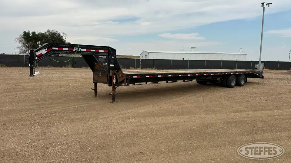 2014 PJ Trailers FD402 Flatbed Trailer