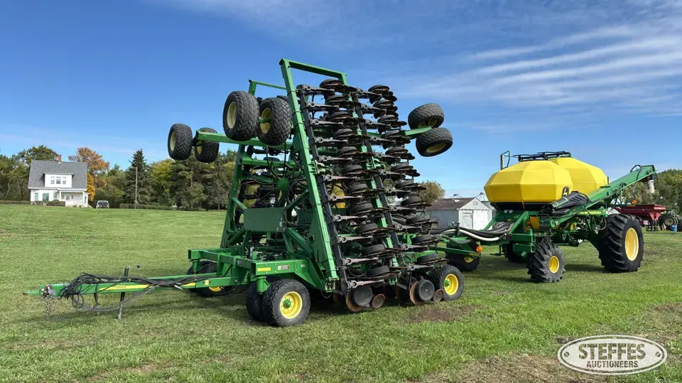 2003 John Deere 1890 Air Drills and Air Seeder