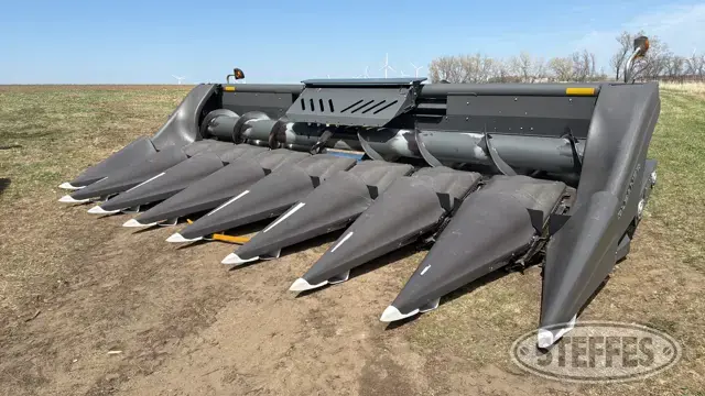 2022 Gleaner Command 3308C