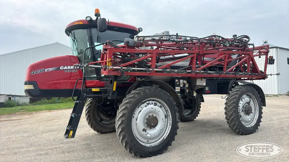 2013 Case IH Patriot 4430 Self-Propelled Sprayer