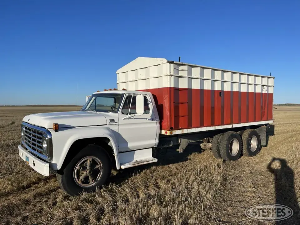 1975 Ford F-750 Tandem Boxed Truck