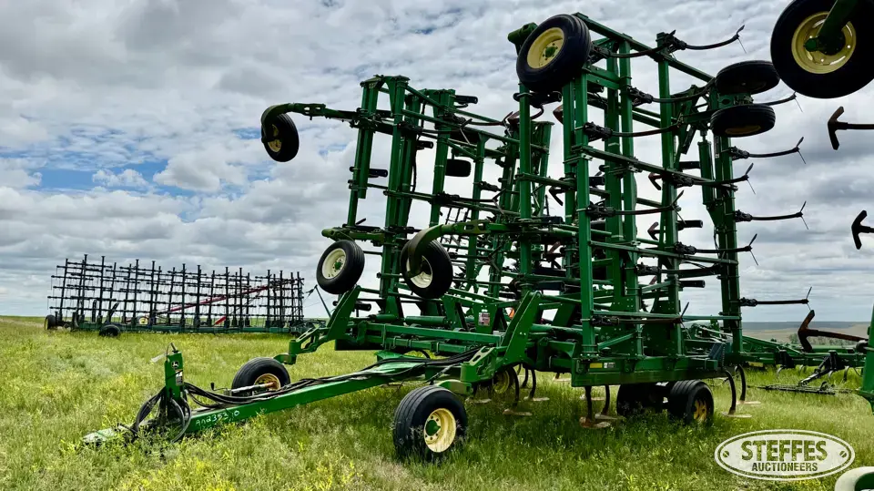 John Deere 2400 Chisel Plow