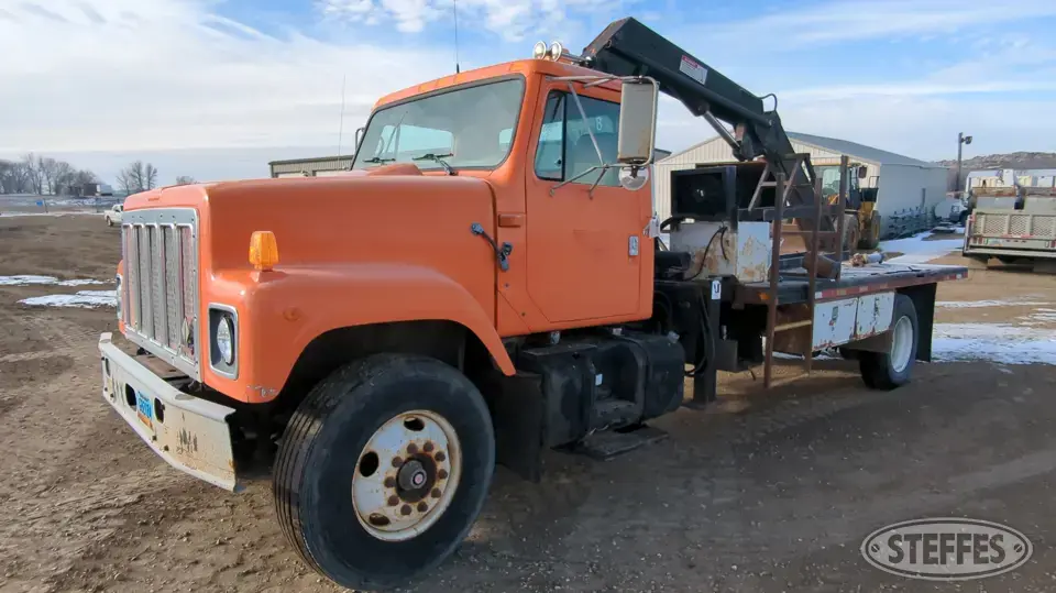 2000 International 2554 Boom Truck