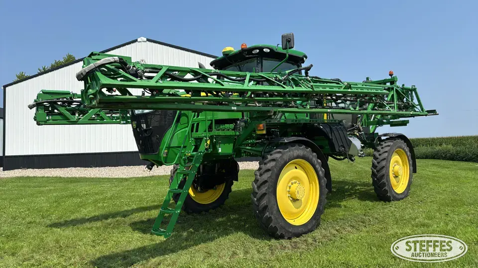2015 John Deere R4030 Self-Propelled Sprayer