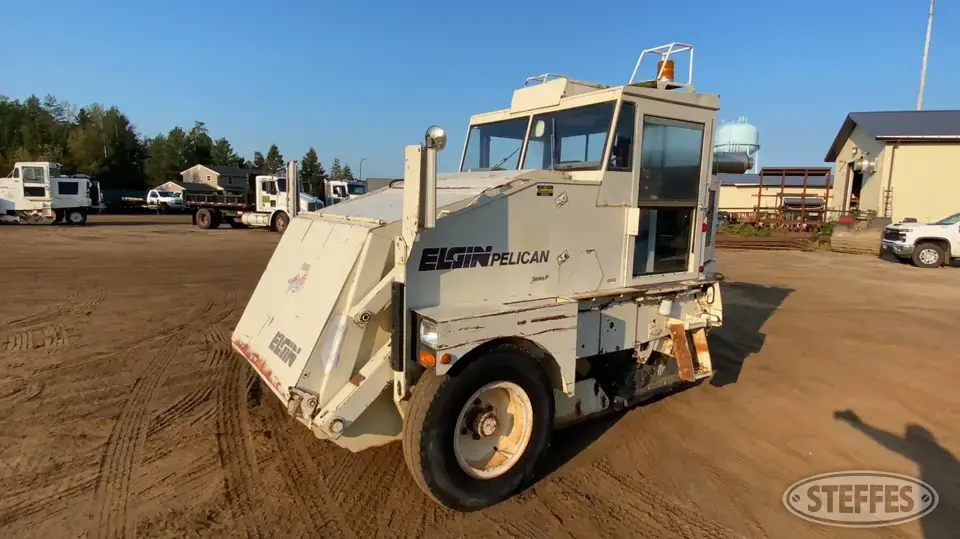 1990 Elgin Pelican Sweeper
