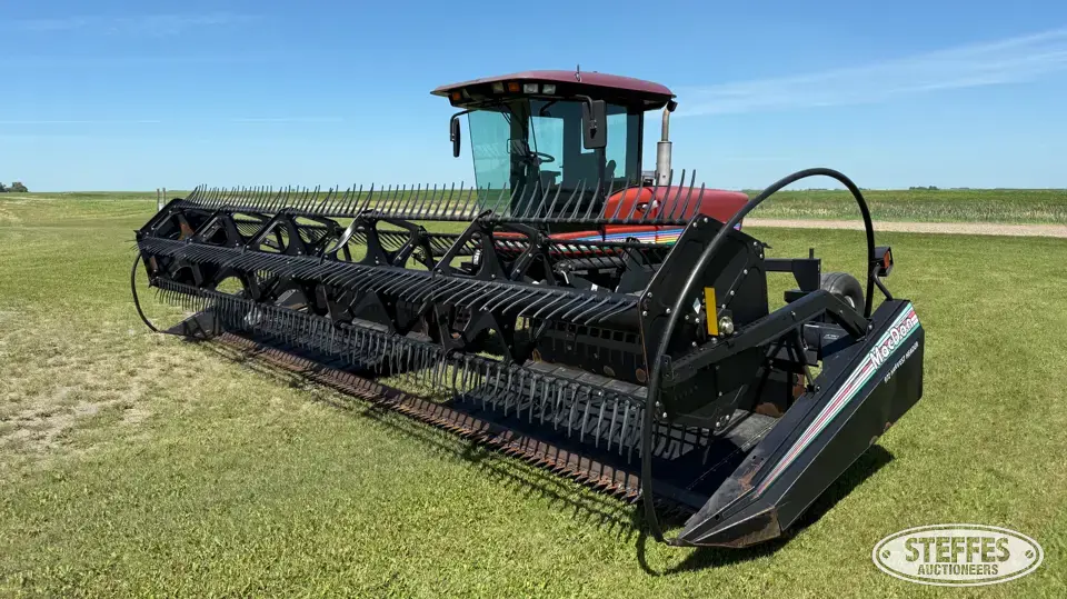 2001 MacDon 9250 Self-Propelled Swather
