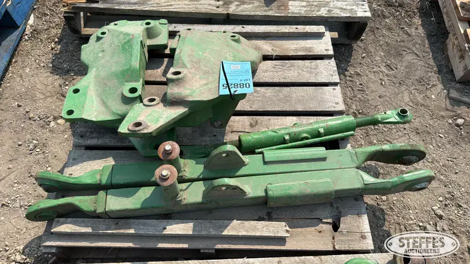 John Deere 3 pt. arms Tractor Part