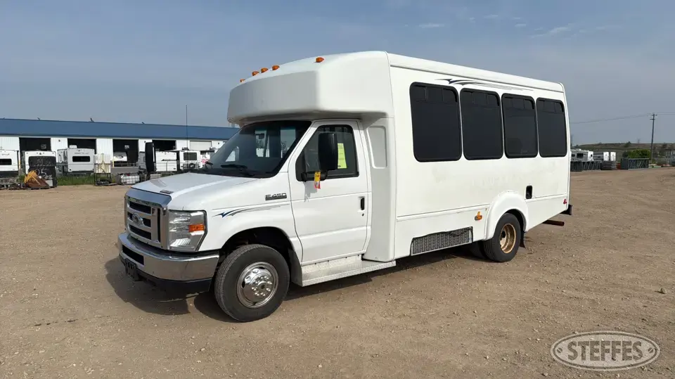 2012 Goshen Ford E450 Super Duty Bus