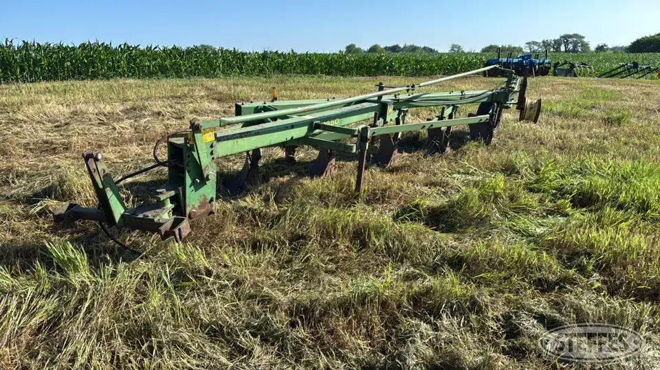 John Deere 1450 Plow