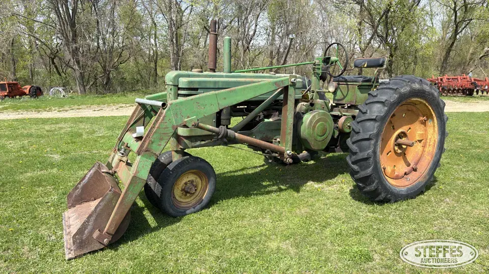 1952 John Deere B 2WD Tractor