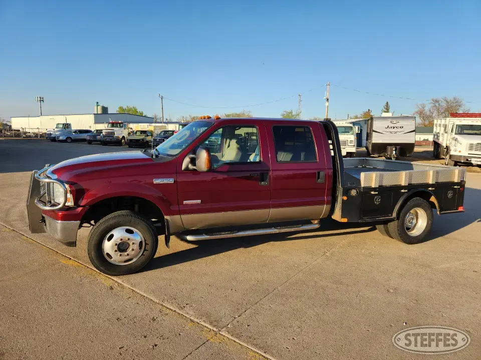 2005 Ford F350 Super Duty Cab and Chassis Truck