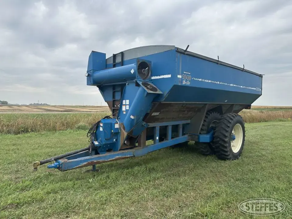 Kinze 1040 Grain Cart