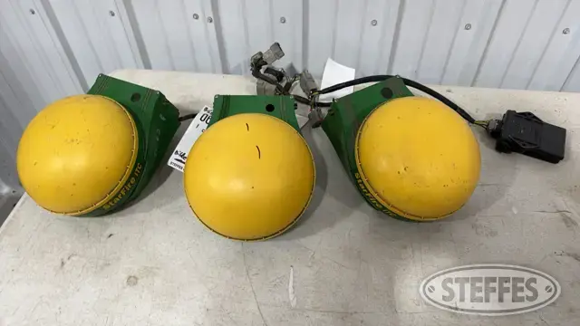 (3) John Deere StarFire iTC receivers