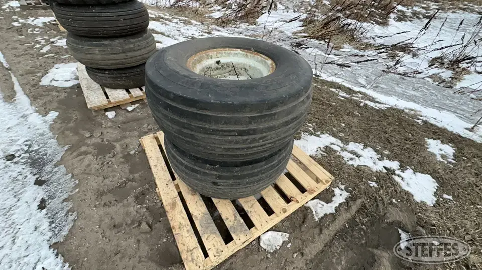 Armstrong Hi-Way Flo-Tation 31x13.50-15LT tires Tractor-Implement Tire