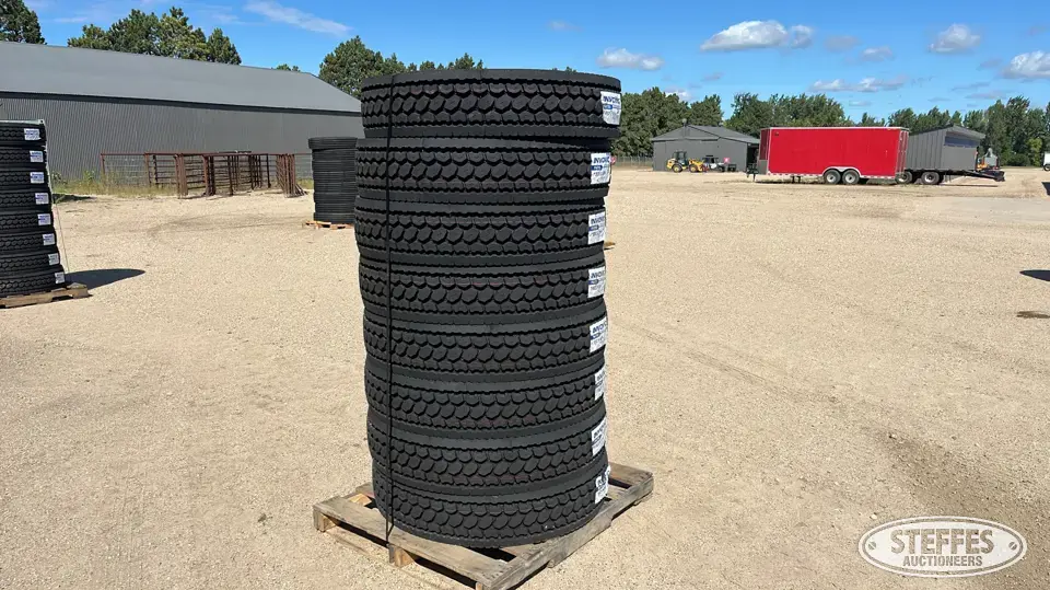 (8) Invovic FM750 11R22.5 tires Truck Tire