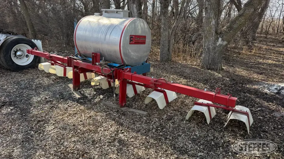 Shop-built band sprayer Pull-Type Sprayer