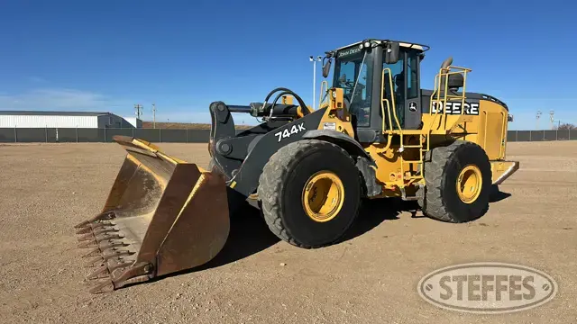 2012 Deere 744K