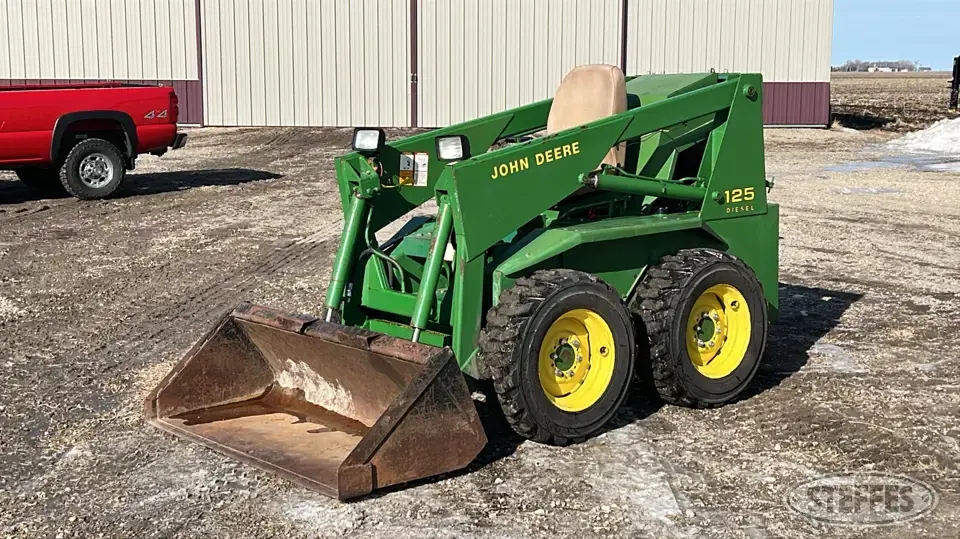 John Deere 125 Wheeled Skid Steer