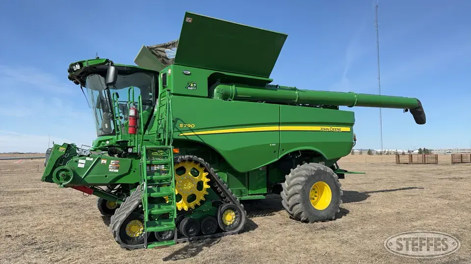 2022 John Deere S790 Combine