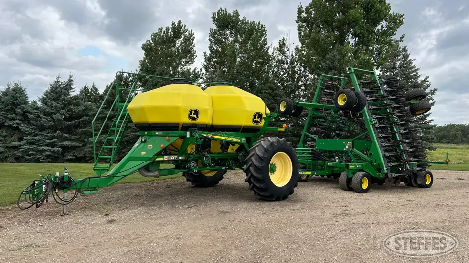 2009 John Deere 1890 Air Drills and Air Seeder