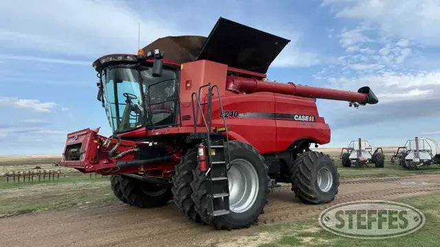 2015 Case IH 8240