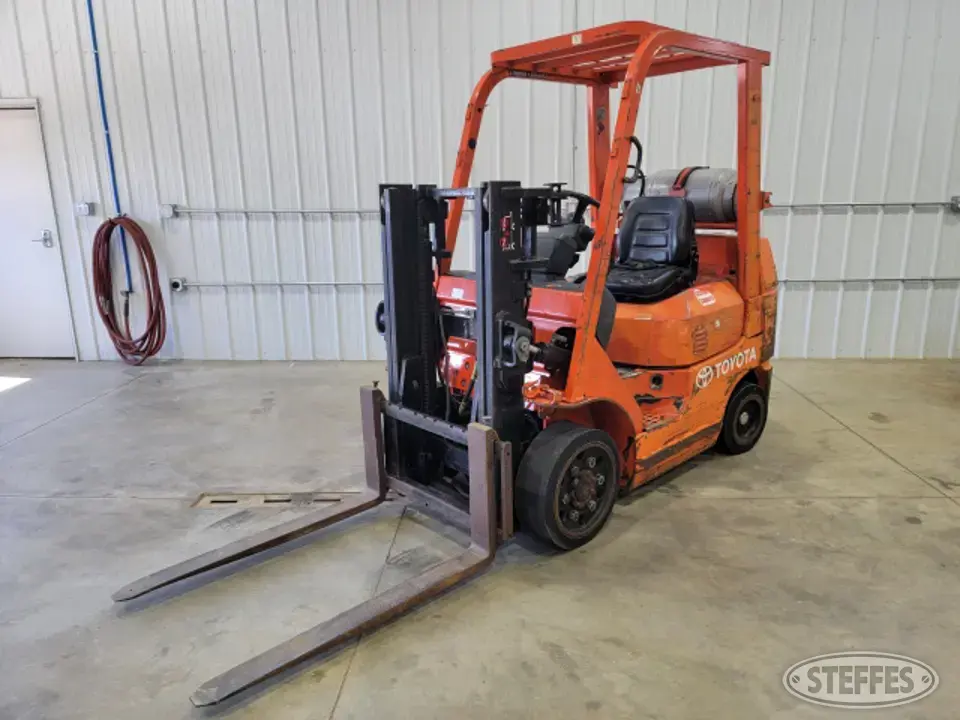 Toyota 7FGU25 Warehouse Forklift