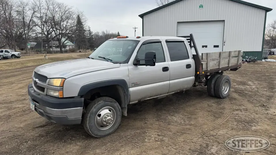 2004 Chevrolet Silverado 3500HD Flatbed Truck